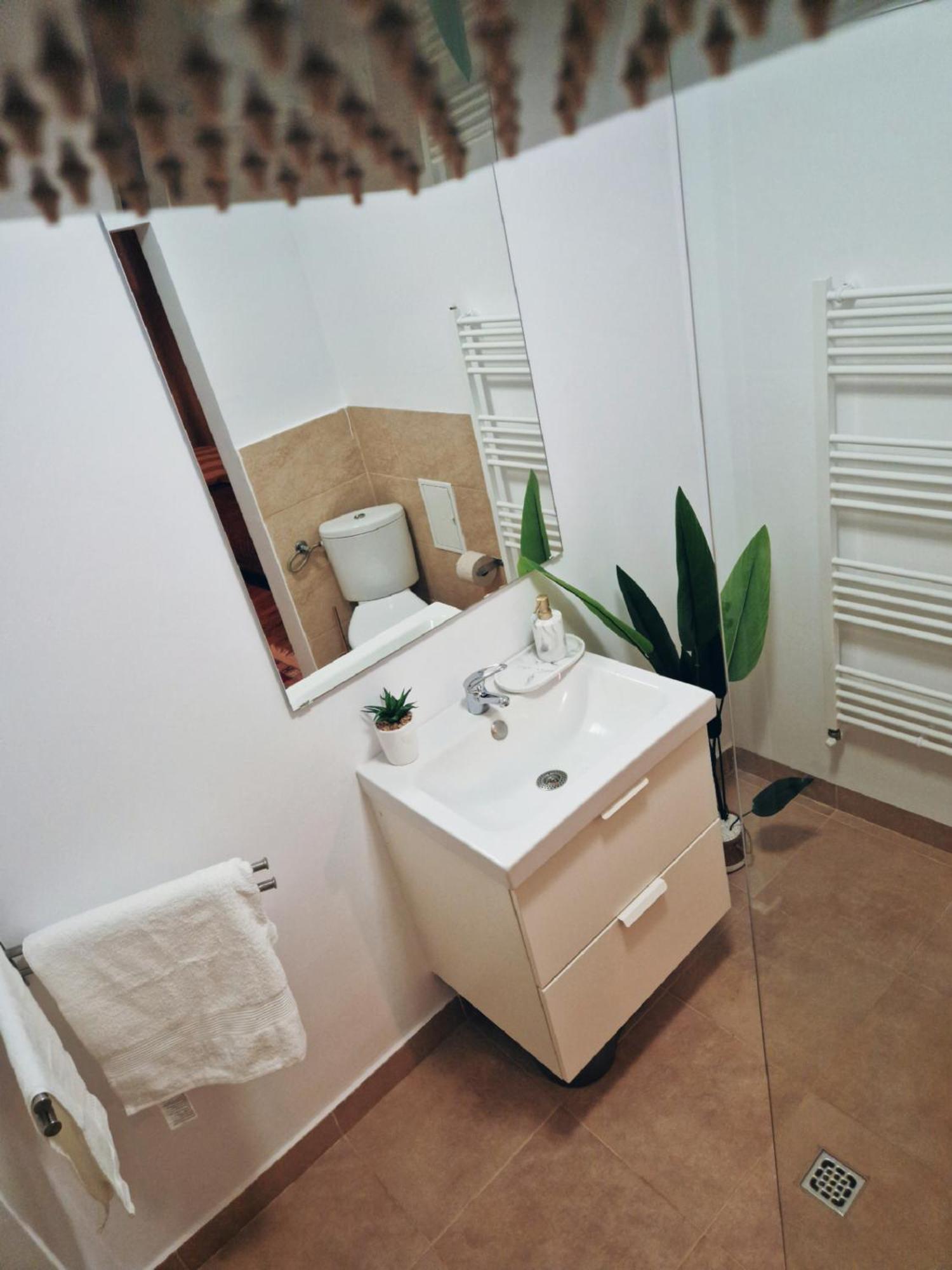 Free Parking & Self Check-in Westside Near The Lake, Lacul Morii, Near Metro Stations Sector 6 * Bucureşti