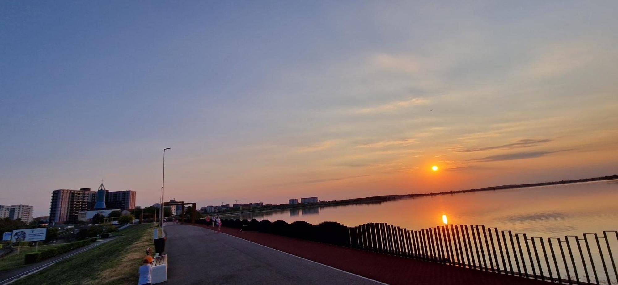 Apartament Free Parking & Self Check-in Westside Near The Lake, Lacul Morii, Near Metro Stations Sector 6